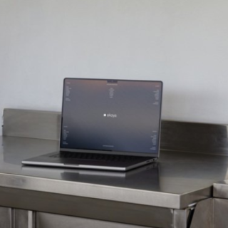 Akoya Mockups – Macbook Mockup Bundle